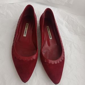 Manolo Blahnik luxury Red Suede pointed reversed Scallop Flats  38.5